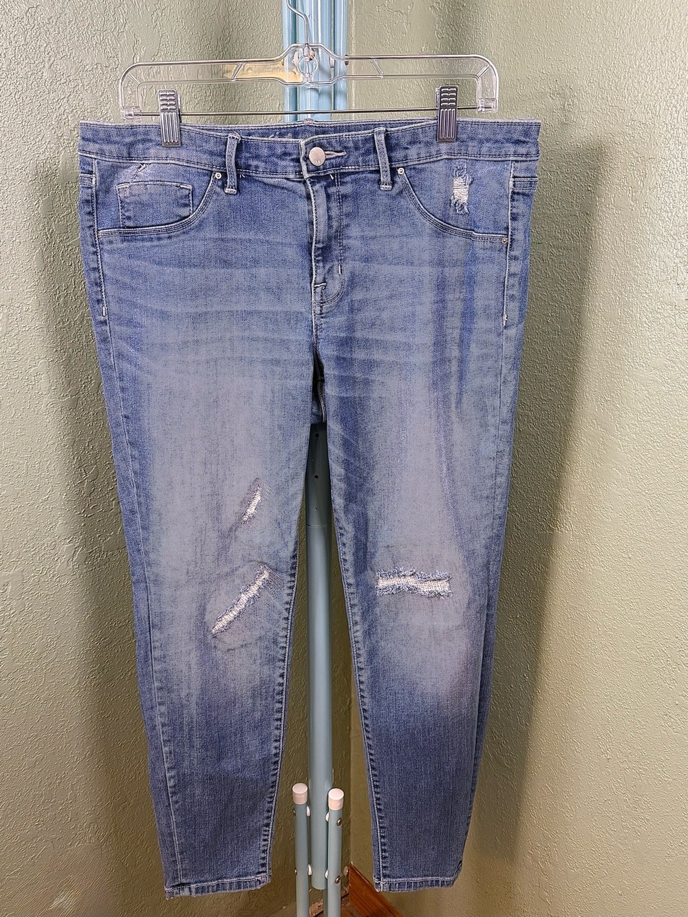 Light Blue Distressed Women’s Jeggings - Classic Stretch Denim